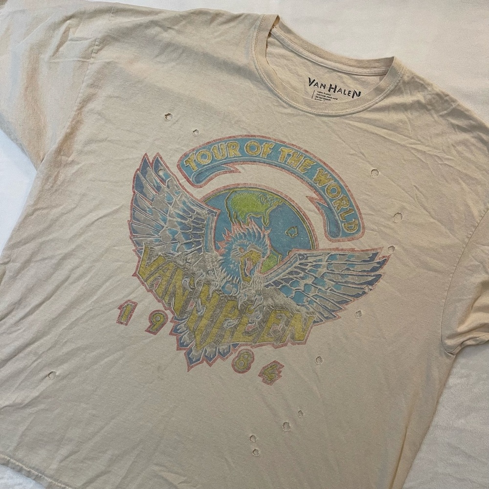 URBAN OUTFITTERS GRAPHIC TEE